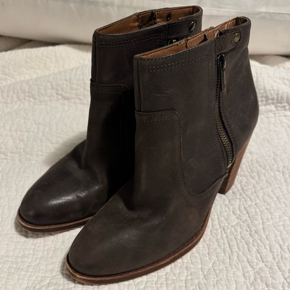 NWOT Lucky Brand LEATHER Boot - Size 9M‎